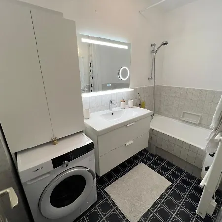 Apartment Appart 2 Pieces /4 Couchages En Front De Mer Avec Terrasse, Clim Et Parking Gratuit Vallauris