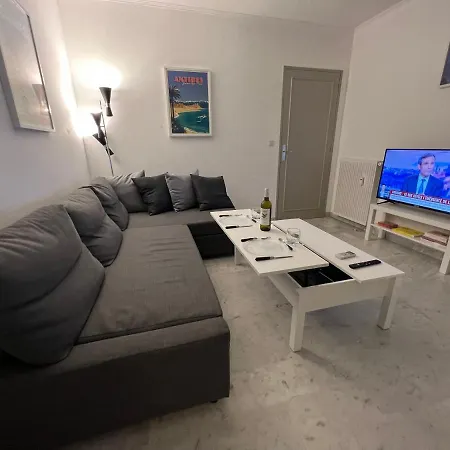 Appart 2 Pieces /4 Couchages En Front De Mer Avec Terrasse, Clim Et Parking Gratuit * Vallauris